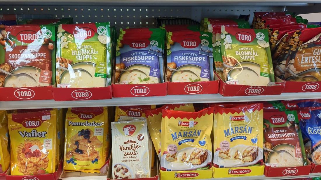 Packets of Toro Lofoten fiskesuppe, skogsoppsuppe and blomkålsuppe at Hansel Deli